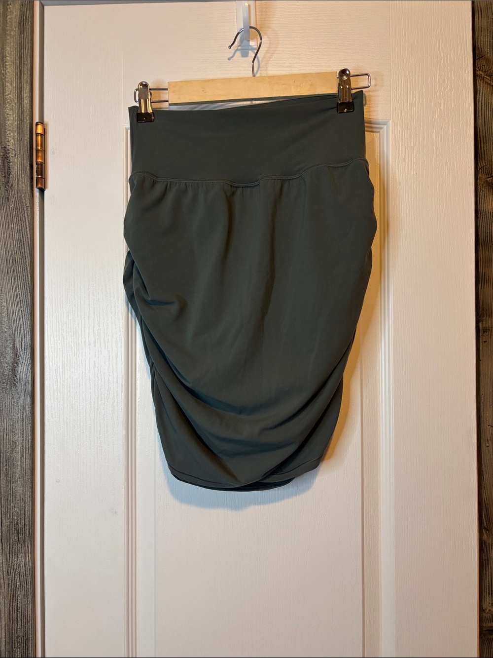 Athleta transcend skort Women’s Olive Green Draped size medium